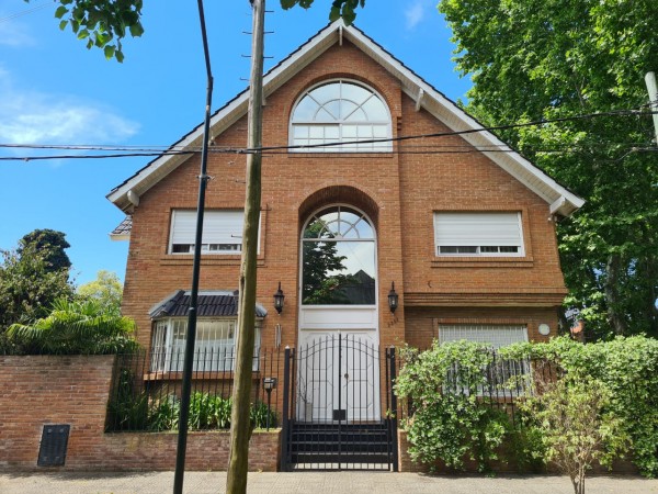 Venta Lindisima Casa en Martinez Vias a Libertador