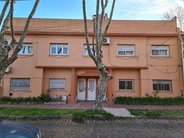 Departamento de 3 Ambientes con Jardín