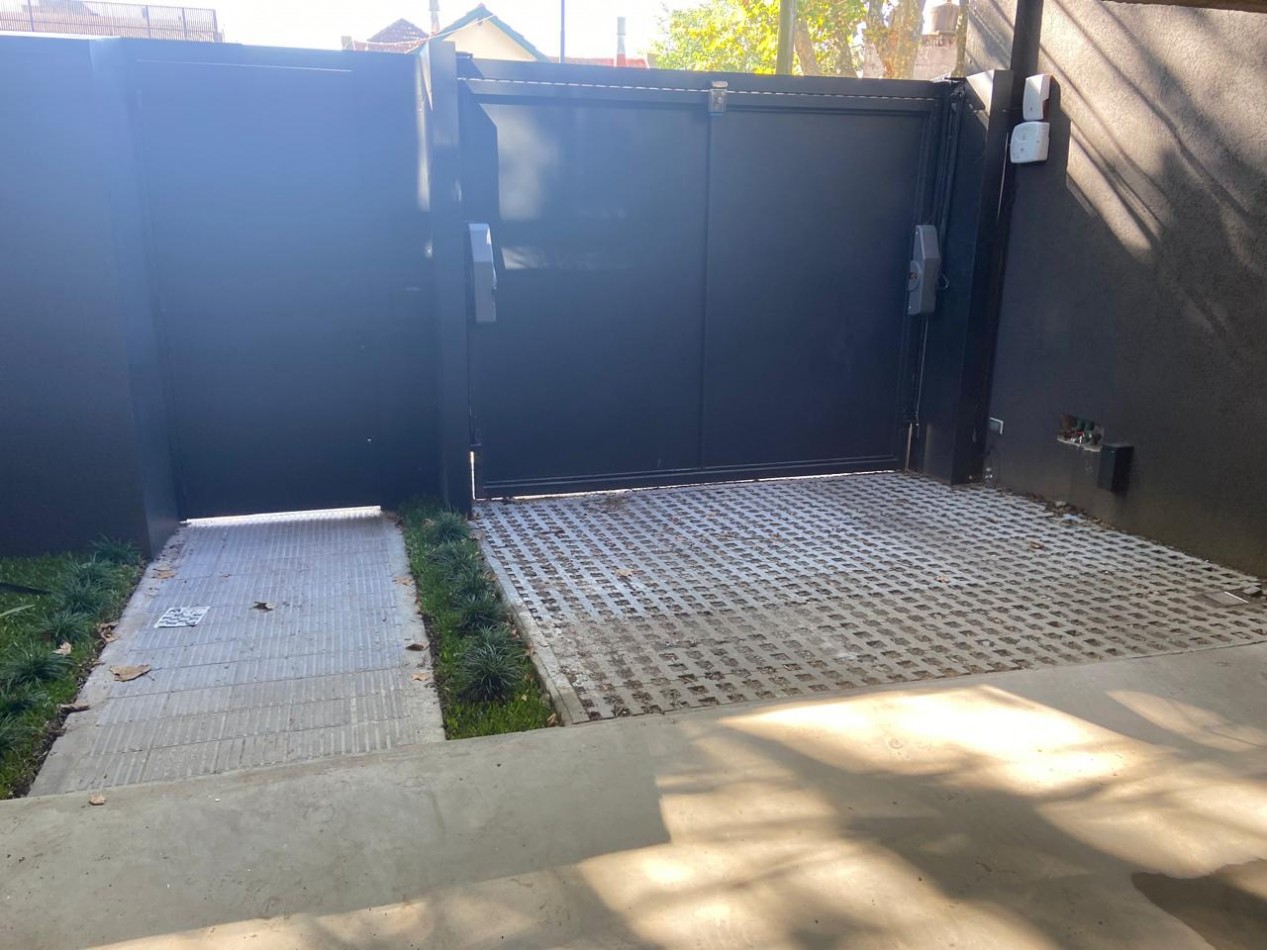 Venta Departamento de Un Ambiente Con Cochera y Balcon Aterrazado en Beccar
