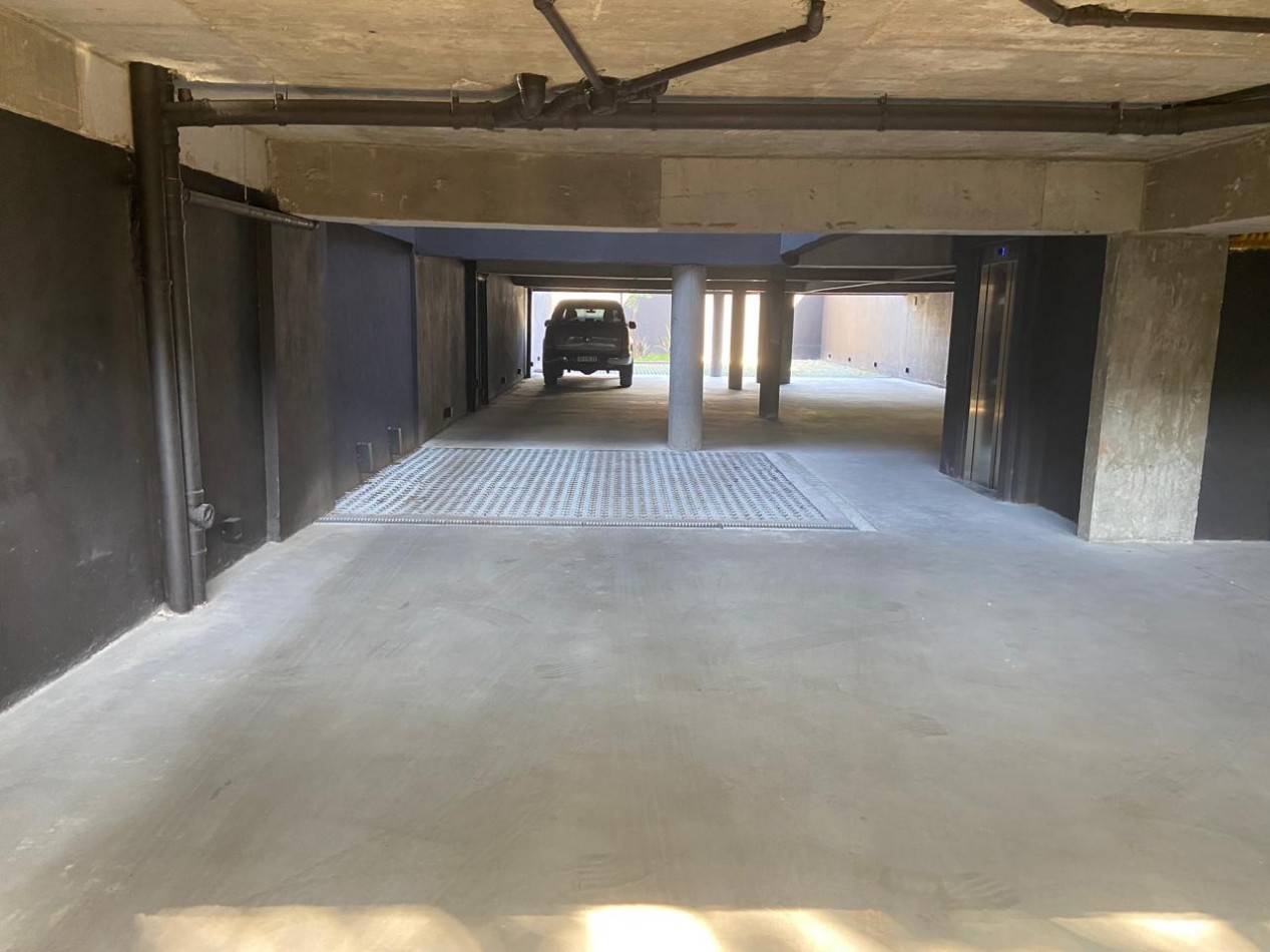 Venta Departamento de Un Ambiente Con Cochera y Balcon Aterrazado en Beccar