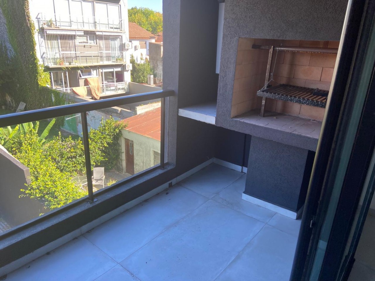 Venta Departamento de Un Ambiente Con Cochera y Balcon Aterrazado en Beccar