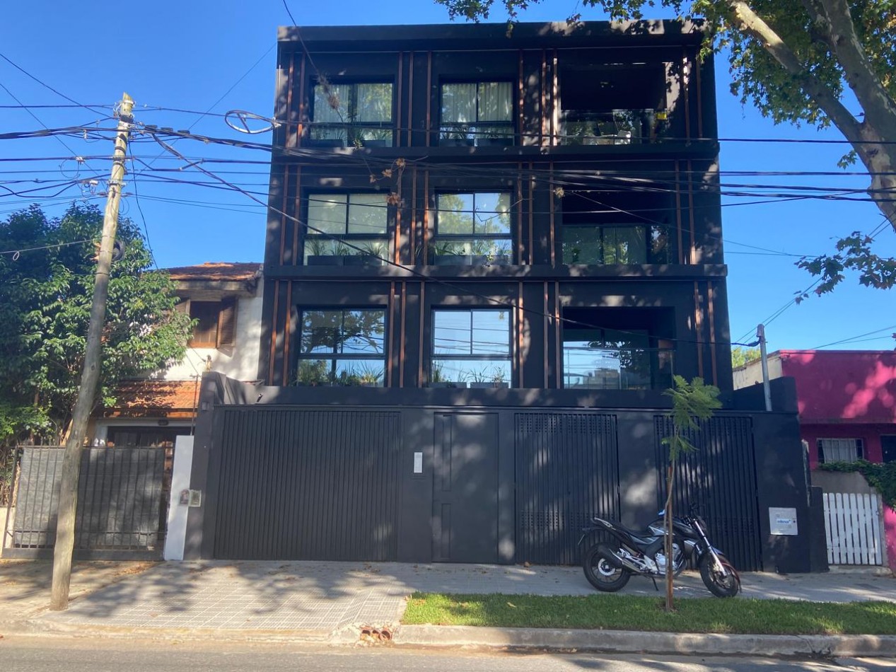 Venta Departamento de Un Ambiente Con Cochera y Balcon Aterrazado en Beccar
