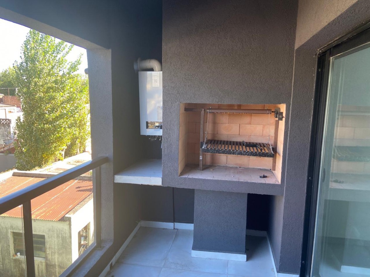 Venta Departamento de Un Ambiente Con Cochera y Balcon Aterrazado en Beccar