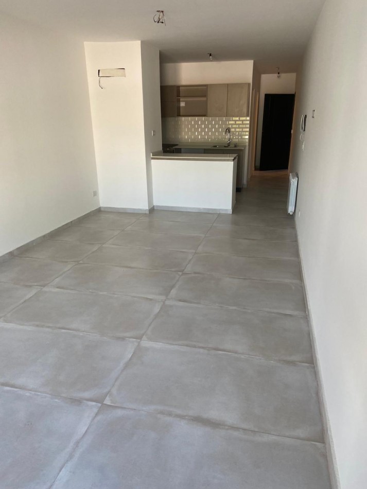 Venta Departamento de Un Ambiente Con Cochera y Balcon Aterrazado en Beccar
