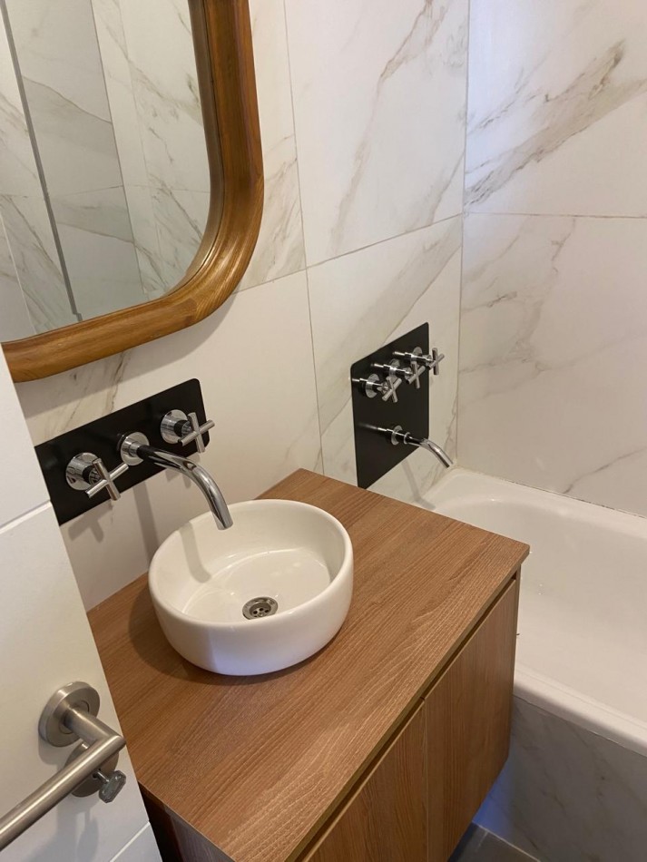 Venta Departamento de Un Ambiente Con Cochera y Balcon Aterrazado en Beccar