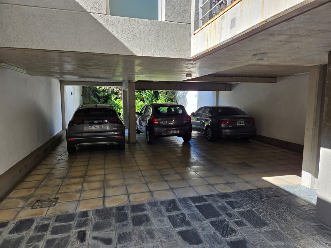 Alquiler Departamento de 3 ambientes con Cochera