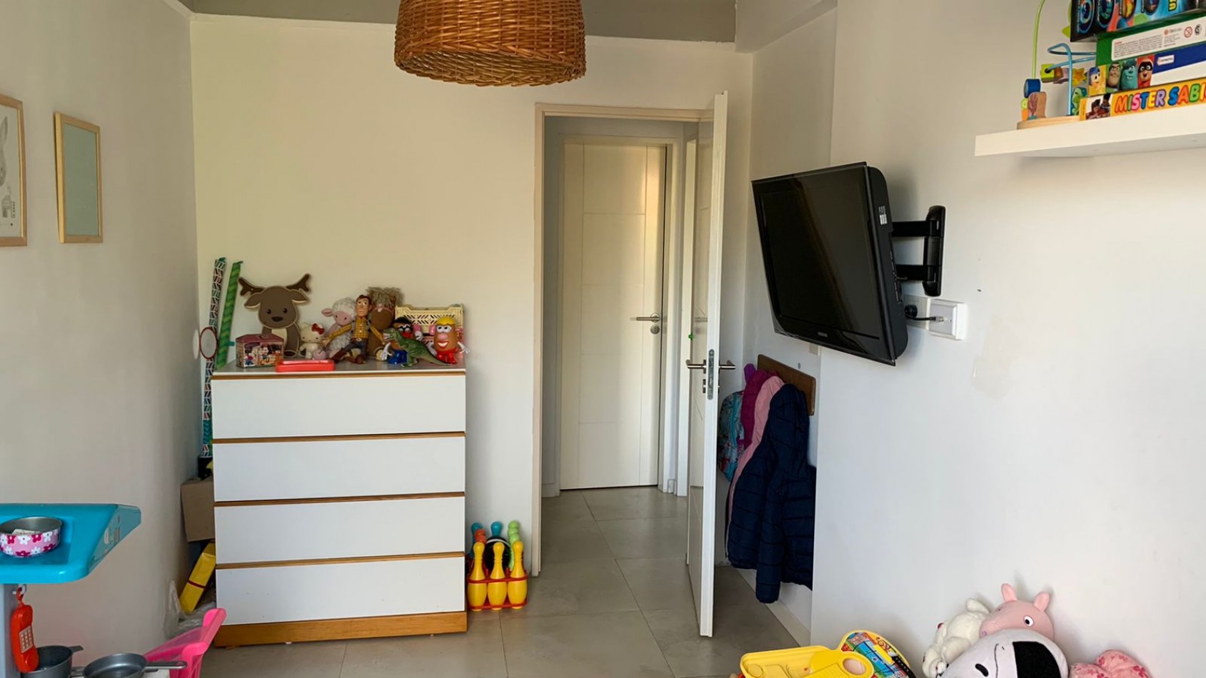 Alquiler Departamento de 3 ambientes con Cochera