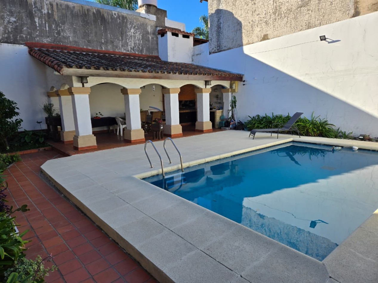 Casa en venta en San Isidro con jardin y pileta