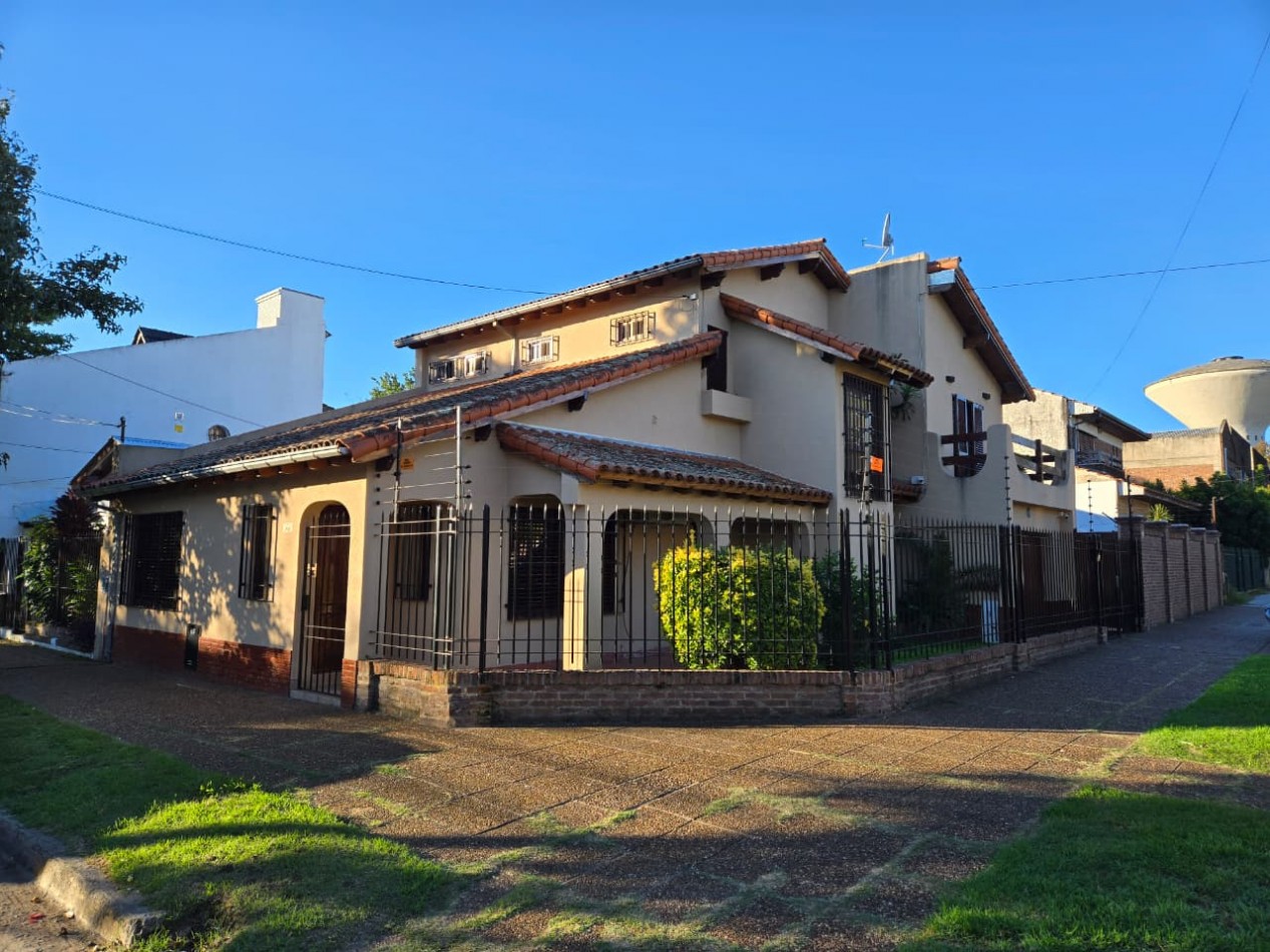 Casa en venta en San Isidro con jardin y pileta