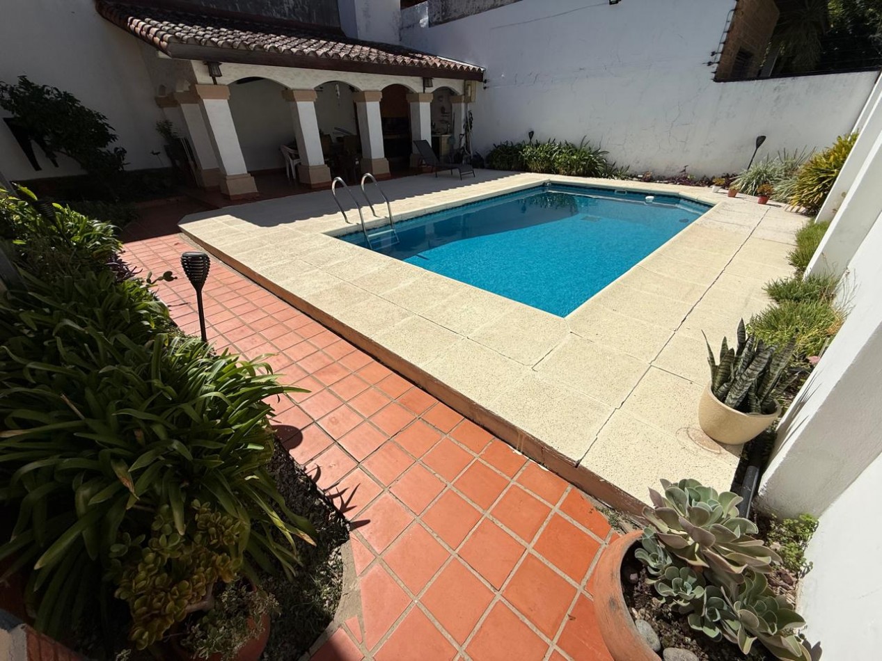 Casa en venta en San Isidro con jardin y pileta