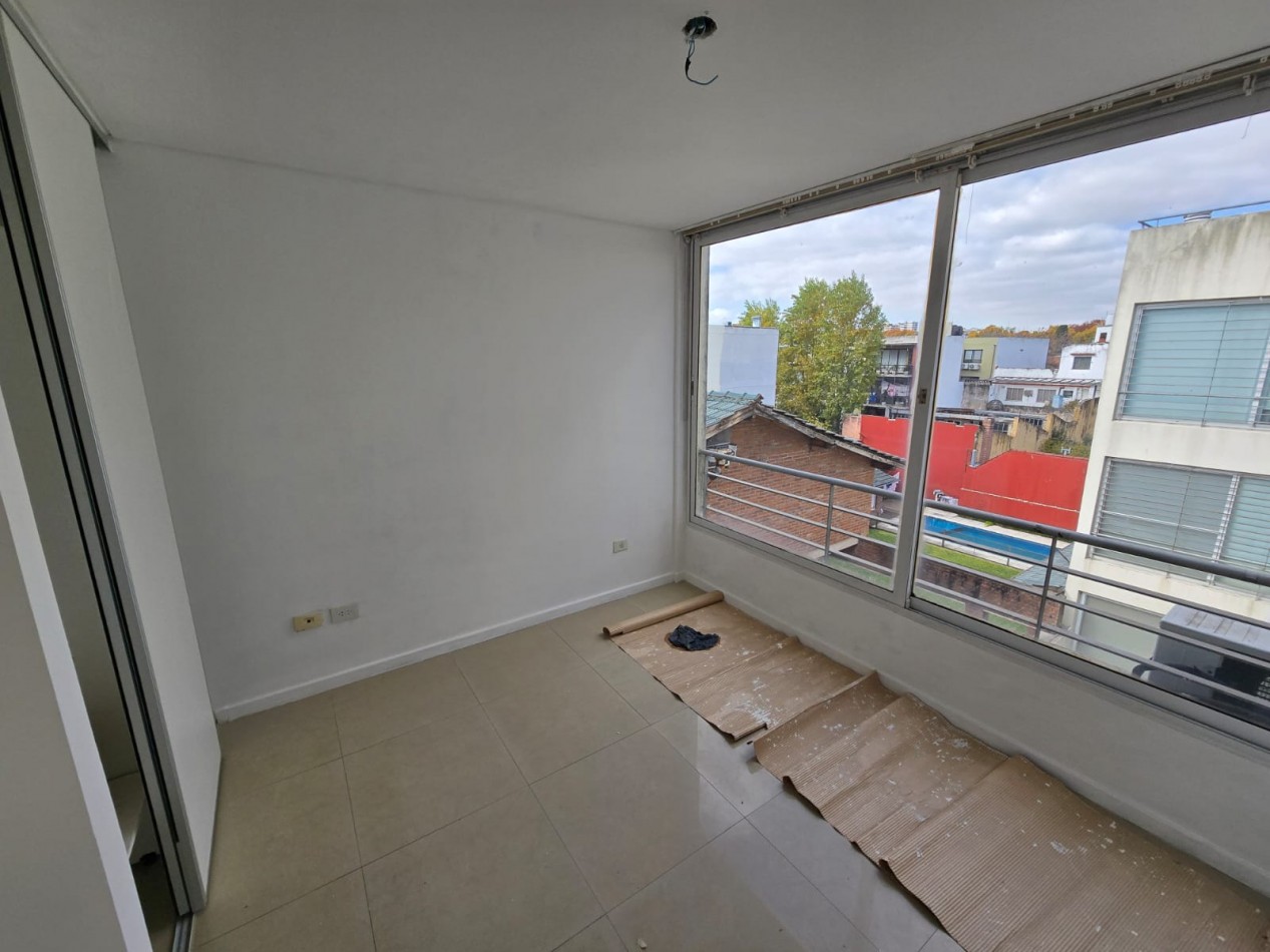 Alquiler Departamento de 2 Ambientes C/Cochera y Pileta en San Isidro