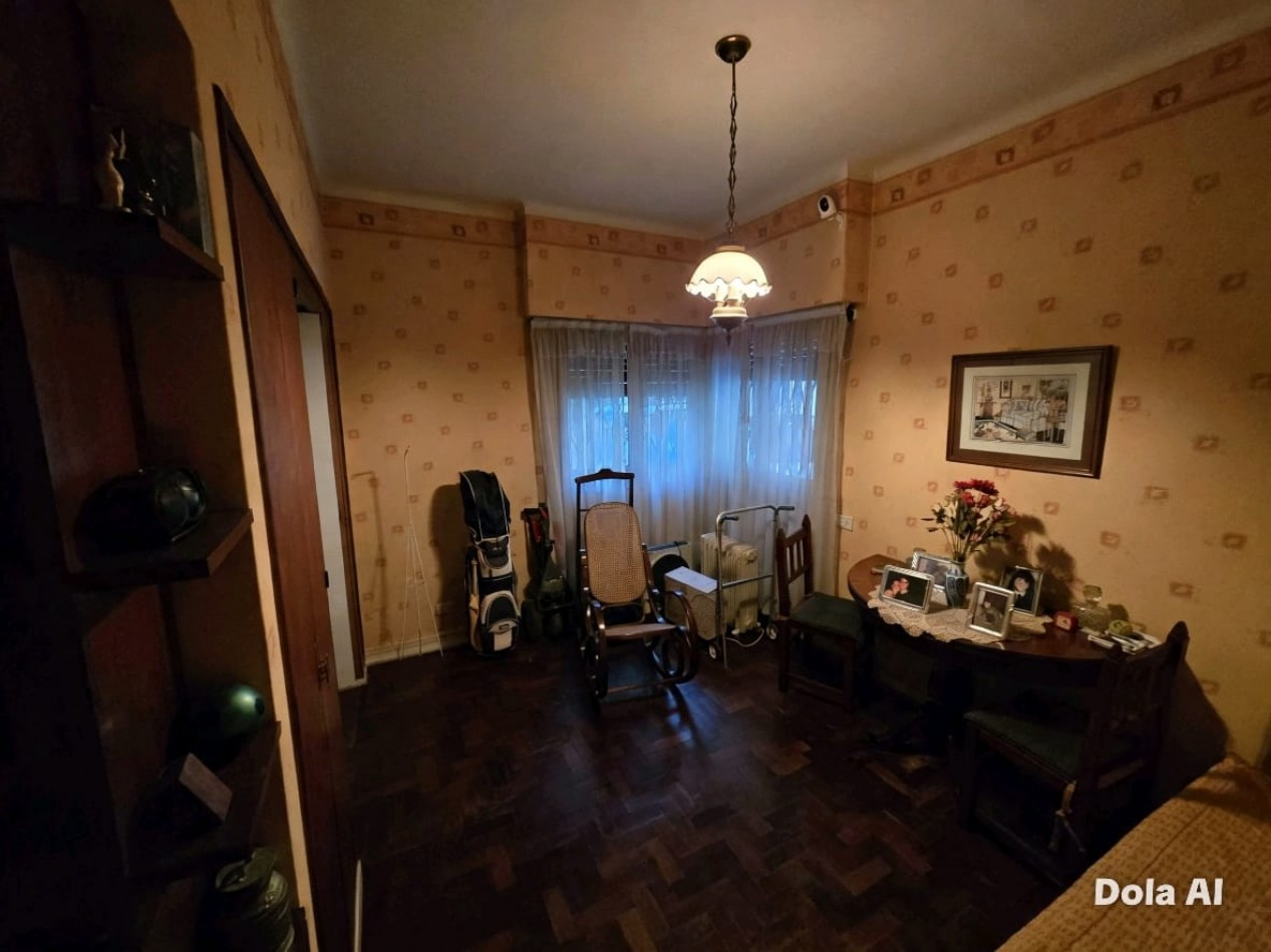 Casa en venta en Barrio Las Carreras, San Isidro 3 dormitorios, jardin, quincho y cochera para 3 autos.