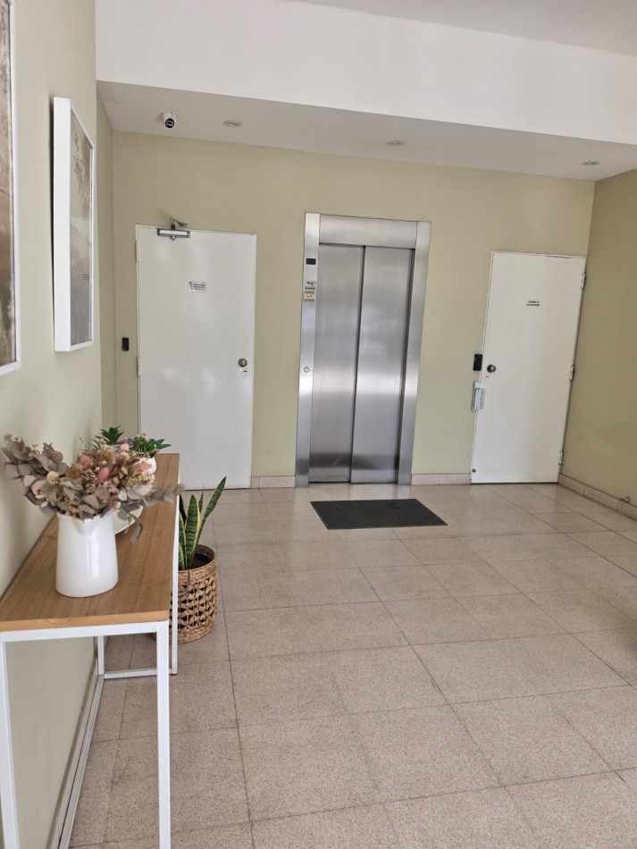 Venta Departamento 2 Ambientes, Sobre Av. F Lacroze en Colegiales.
