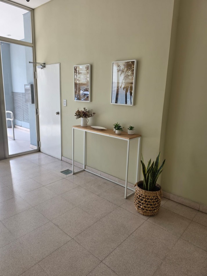 Venta Departamento 2 Ambientes, Sobre Av. F Lacroze en Colegiales.