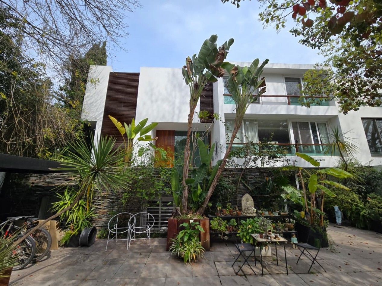 Impecable Casa Moderna en Venta en Lomas de San Isidro