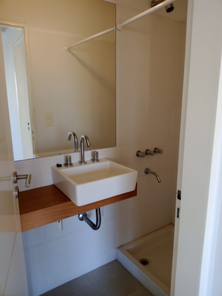 Venta Departamento de 2 ambientes con Cochera en San Isidro