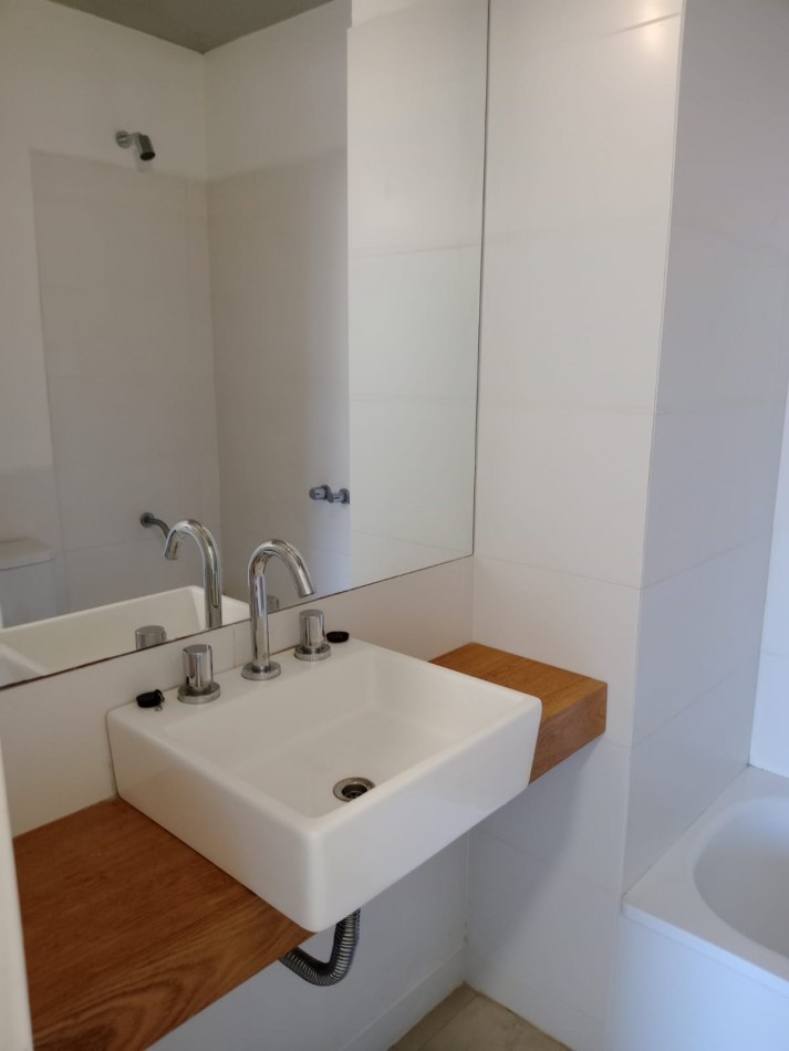 Venta Departamento de 2 ambientes con Cochera en San Isidro