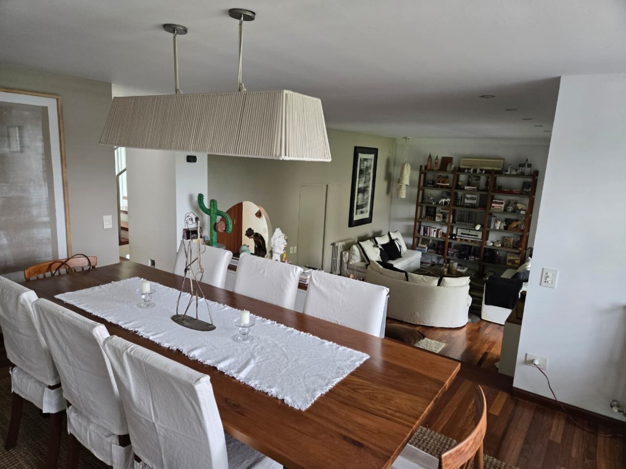 Impecable Casa Moderna en Venta en Lomas de San Isidro