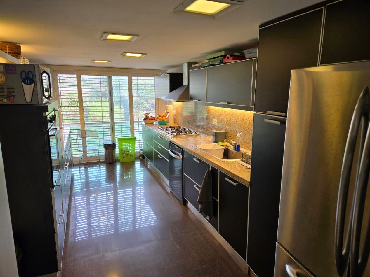 Impecable Casa Moderna en Venta en Lomas de San Isidro