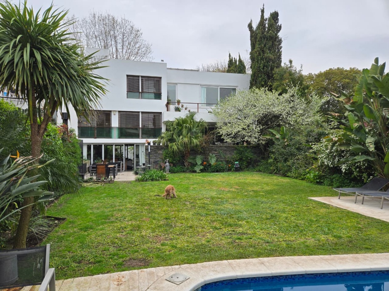 Impecable Casa Moderna en Venta en Lomas de San Isidro
