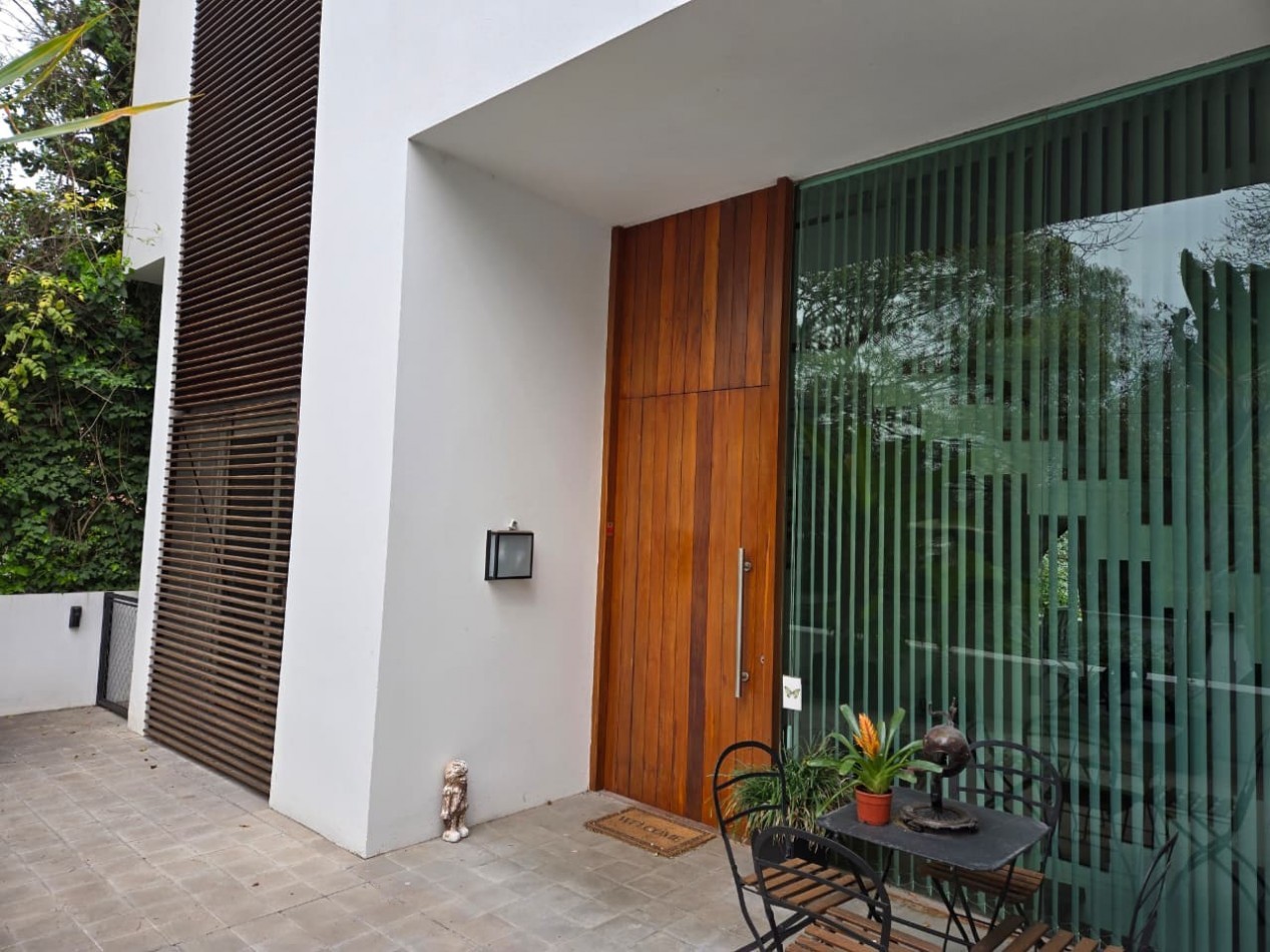 Impecable Casa Moderna en Venta en Lomas de San Isidro