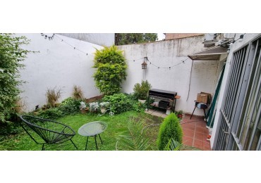 Venta Departamento 2 Ambientes, Con Cochera y Jardin