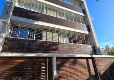 Venta Departamento de 2 Dormitorios (uno abierto al living) con Cochera.